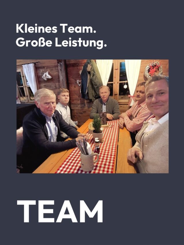 Kleines Team. Große Leistung. 💚In den vergangenen Monaten haben wir gemeinsam viel bewegt, spannende Projekte umgesetzt und einige Ziele erreicht. Und das darf ruhig gefeiert werden.Also blieb das Werkzeug für einen Abend liegen und wir haben einfach eine gute Zeit miteinander verbracht.Danke an meine tollen Mitarbeiter für euren Einsatz, euren Zusammenhalt und dafür, dass ihr immer mitzieht.Lars#team #zusammenhalt #betriebsfeier #handwerk #eichsfeld